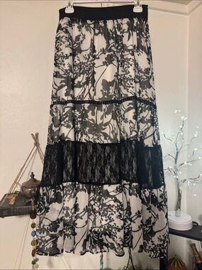 Lapis Black and White Floral Lace Tiered Maxi Skirt